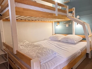 1 bedroom, free WiFi, bed sheets