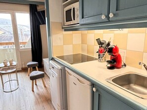 Køleskab, mikrobølgeovn, opvaskemaskine