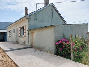 Exterior - Family home in a quiet area with garden and BBQ (Saumeray)