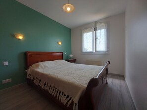 3 bedrooms, free WiFi - Family home in a quiet area with garden and BBQ (Saumeray)