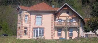 Coquelicot Room, peaceful nature retreat from the 18th century, breakfast included