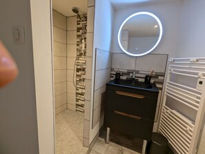Towels - Cozy studio with terrace near Epinal, parking included (Dinozé)