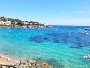 Beach - Luxury Seafront Apartment with Private Terrace (Roses)