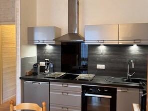 Mikrobølgeovn, ovn og kaffetrakter/tekoker