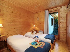 6 bedrooms, free WiFi, bed sheets