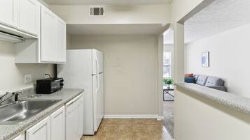 Fridge, oven, stovetop, dishwasher