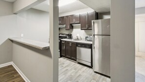 Fridge, oven, stovetop, dishwasher