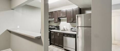 Fridge, oven, stovetop, dishwasher