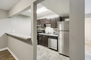 Kühlschrank, Ofen, Herdplatte, Geschirrspüler