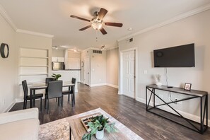 Interior - Crest at Midtown 1413 l 1 Bedroom 1 Bathroom (Atlanta)