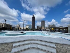 Pool - Crest at Midtown 1413 l 1 Bedroom 1 Bathroom (Atlanta)