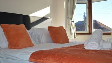 House | 3 bedrooms, bed sheets