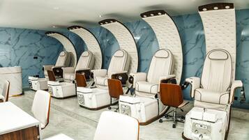 Couples treatment room(s), body treatments, facials