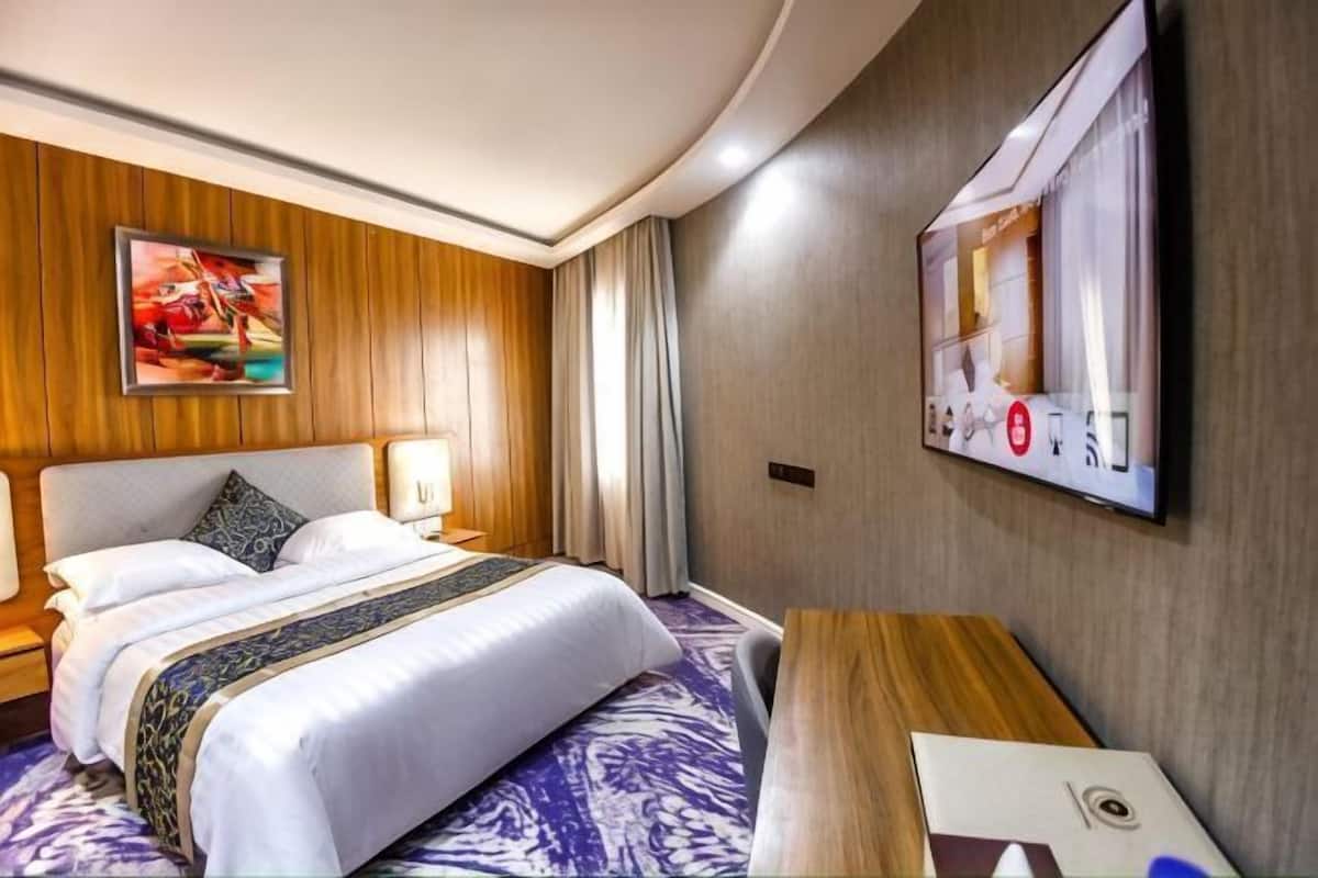 Ropa de cama de alta calidad, minibar, caja fuerte y escritorio
