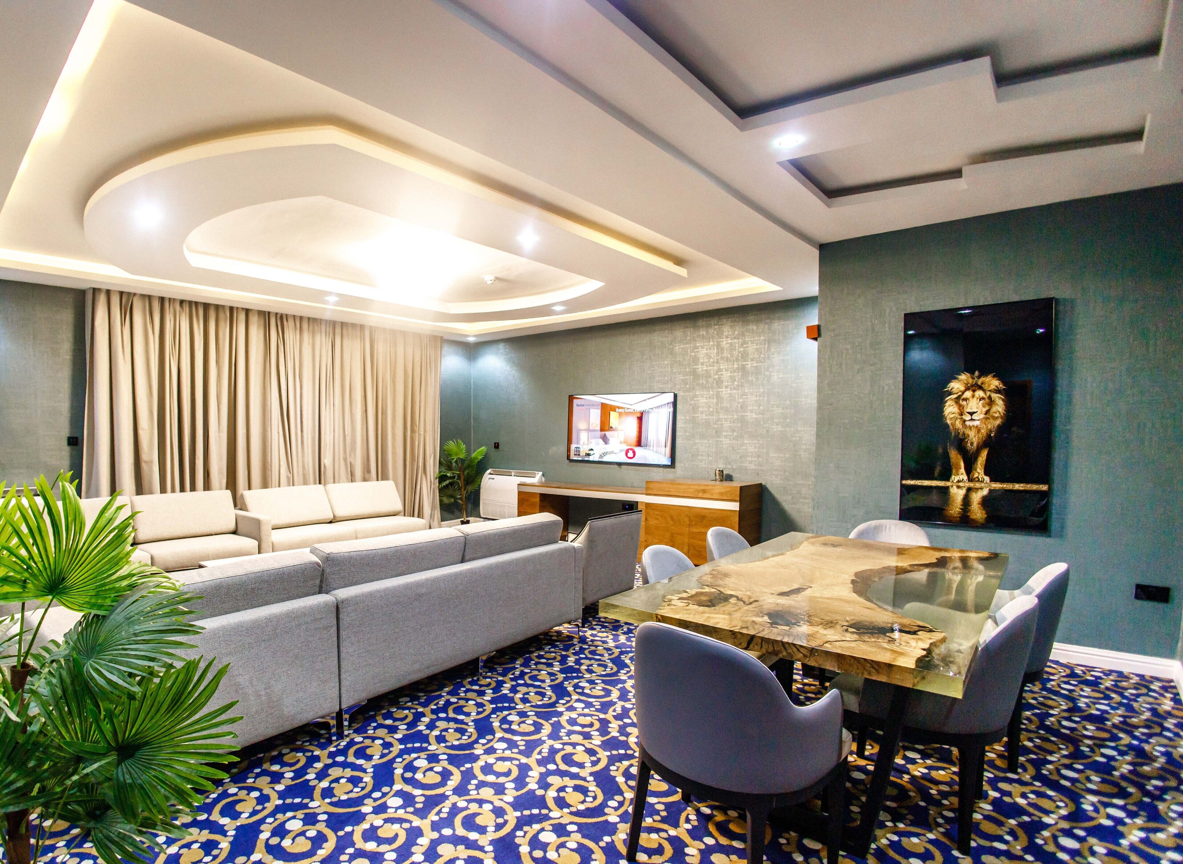 Suite Présidentielle, vue ville | Restauration dans la chambre