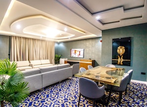 Presidential Suite, City View | In-room dining