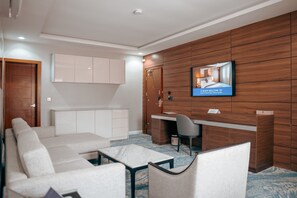 Executive-suite - byudsigt | 1 soveværelse, pengeskab på værelset, skrivebord