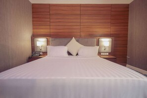 Premium bedding, minibar, in-room safe, desk - Swiss International Rancho Valeria (Warri)