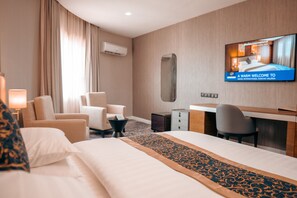 Kahden hengen club-huone, kaupunkinäköala | 1 makuuhuone, tallelokero huoneessa, työpöytä