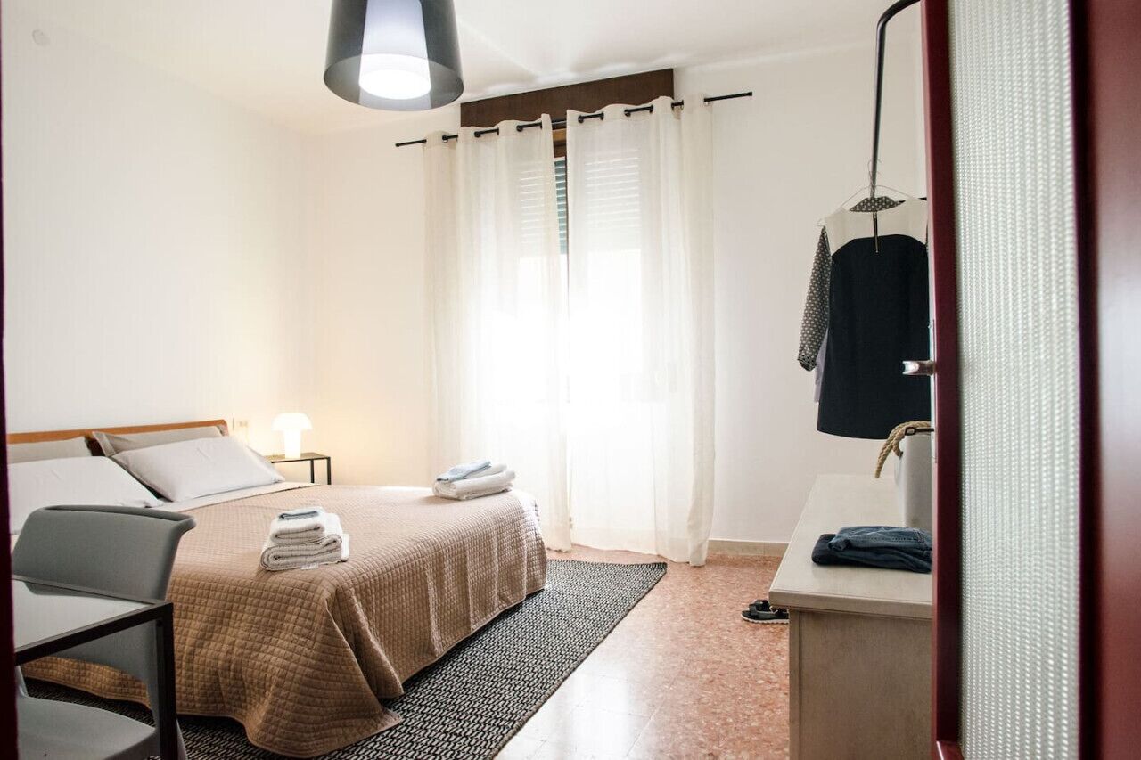 1 chambre, lit parapluie, Wi-Fi gratuit, draps fournis