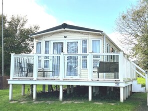 Property grounds - 2 Bedroom Caravan NV13, Lower Hyde, Shanklin, Isle of Wight (Shanklin)