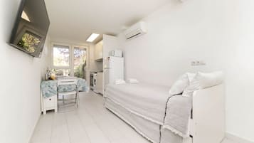 1 bedroom, iron/ironing board, free WiFi, bed sheets