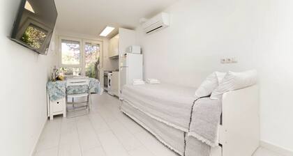 Private garden apartment