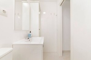 Douche, serviettes fournies