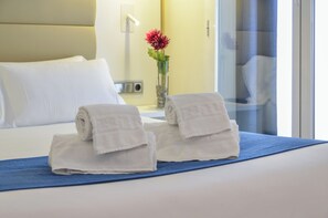 Double Room, Balcony, City View | Premium bedding, down comforters, free minibar, in-room safe - Hotel Miau  (Madrid)