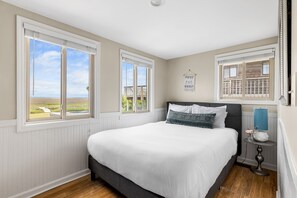 2 soverom, strykejern/-brett, reiseseng for barn og wi-fi