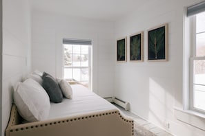 4 bedrooms, free WiFi, bed sheets