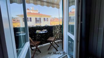 Camera Luxury con letto matrimoniale o 2 letti singoli, vista città | Terrazza/patio