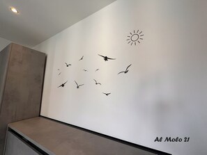 Comfort-Dreibettzimmer, Stadtblick | Schrank
