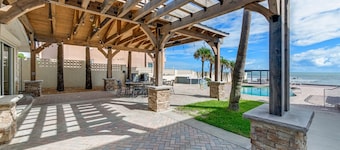 Infinity Tides - Direct Ocean Front Pool House