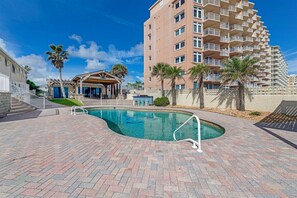 A heated pool - Infinity Tides - Direct Ocean Front Pool House (Daytona Beach)