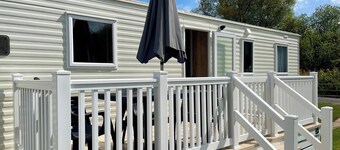 Cosy 3 Bedroom Caravan in South Cerney
