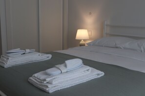 1 bedroom, travel cot, free WiFi, bed sheets