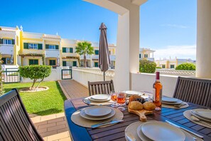 Outdoor dining - Casa Paradiso - 3 Bedroom in Benagil (Benagil)