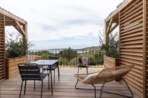 Outdoor dining - Studio Romarin magnificent sea view (Cargèse)