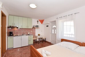In-room dining - Apartments Ledinko  (Privlaka)