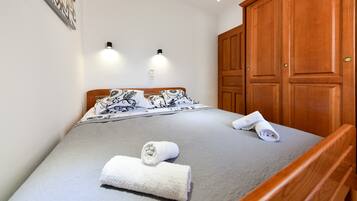 2 chambres, lits bébé (gratuits), Wi-Fi gratuit, draps fournis