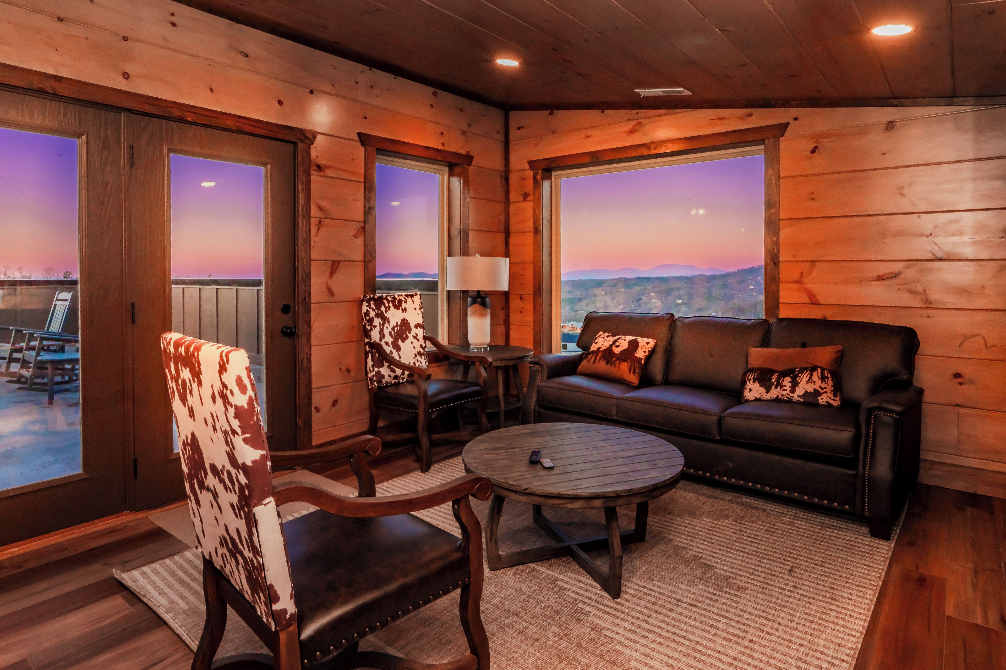 Rooftsumlo: Views! Pool, Sky Lounge/deck, Theater, Games, Hottub, Wifi, Fire Pit - Gatlinburg, TN
