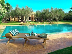 Piscina externa, piscina aquecida