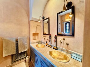 Towels, toilet paper - Palais Danka (Marrakech)