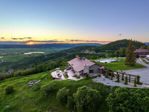 Exterior - Exclusive Bella Vista Lodge! - Private Grotto Hot Tub, Game Room, Slopeside Ski Storage (Steamboat Springs)