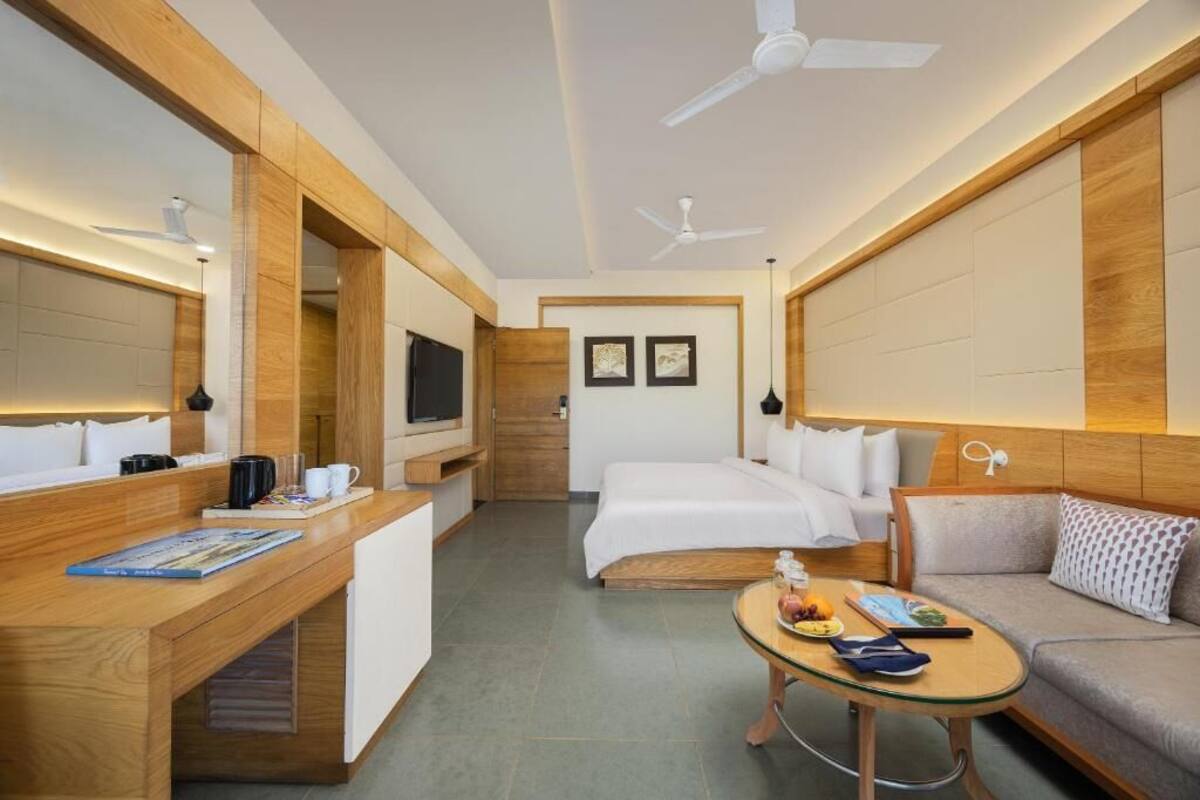 In-room safe, desk, laptop workspace, blackout drapes