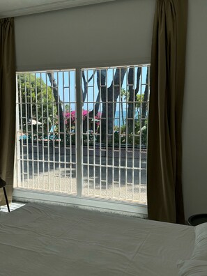 6 bedrooms, WiFi, bed sheets