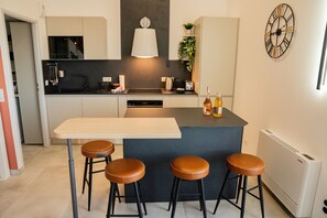 Fridge, microwave, oven, dishwasher