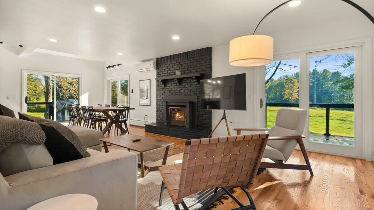 TV, fireplace, offices