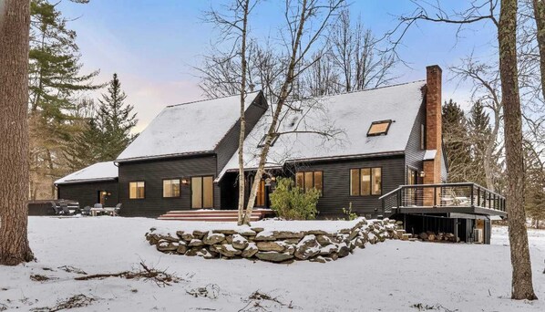 Exterior - Stunning 6-BR Country Home 10-min to Catamount (Great Barrington)